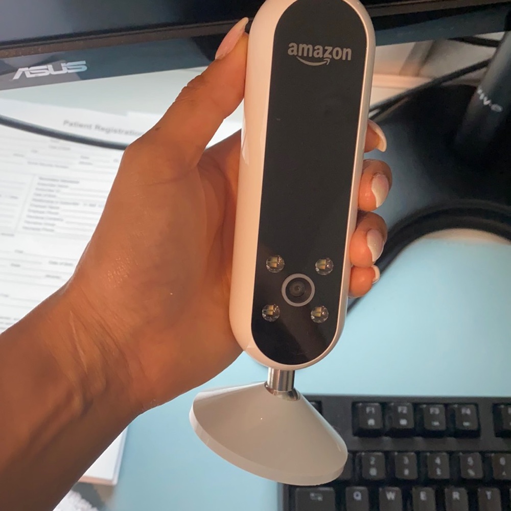 Echo Look | Hands-Free Camera and Style Assistant